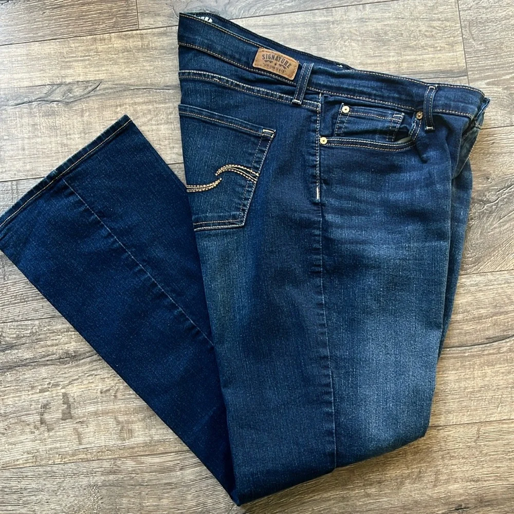 Levi’s stretchy Jeans - Picture 1 of 6